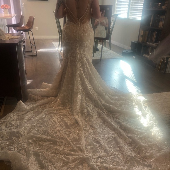 Martina Liana Lace Wedding Dress in Cream - Picture 5 of 10